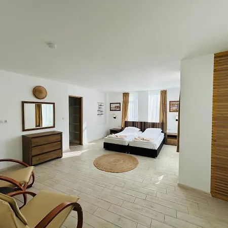 Apartment Apolonia *